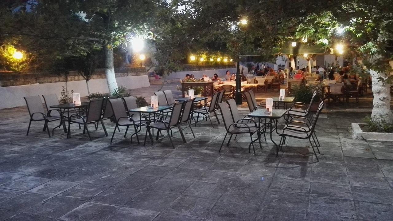 Hotel Finikas Methoni  Bagian luar foto